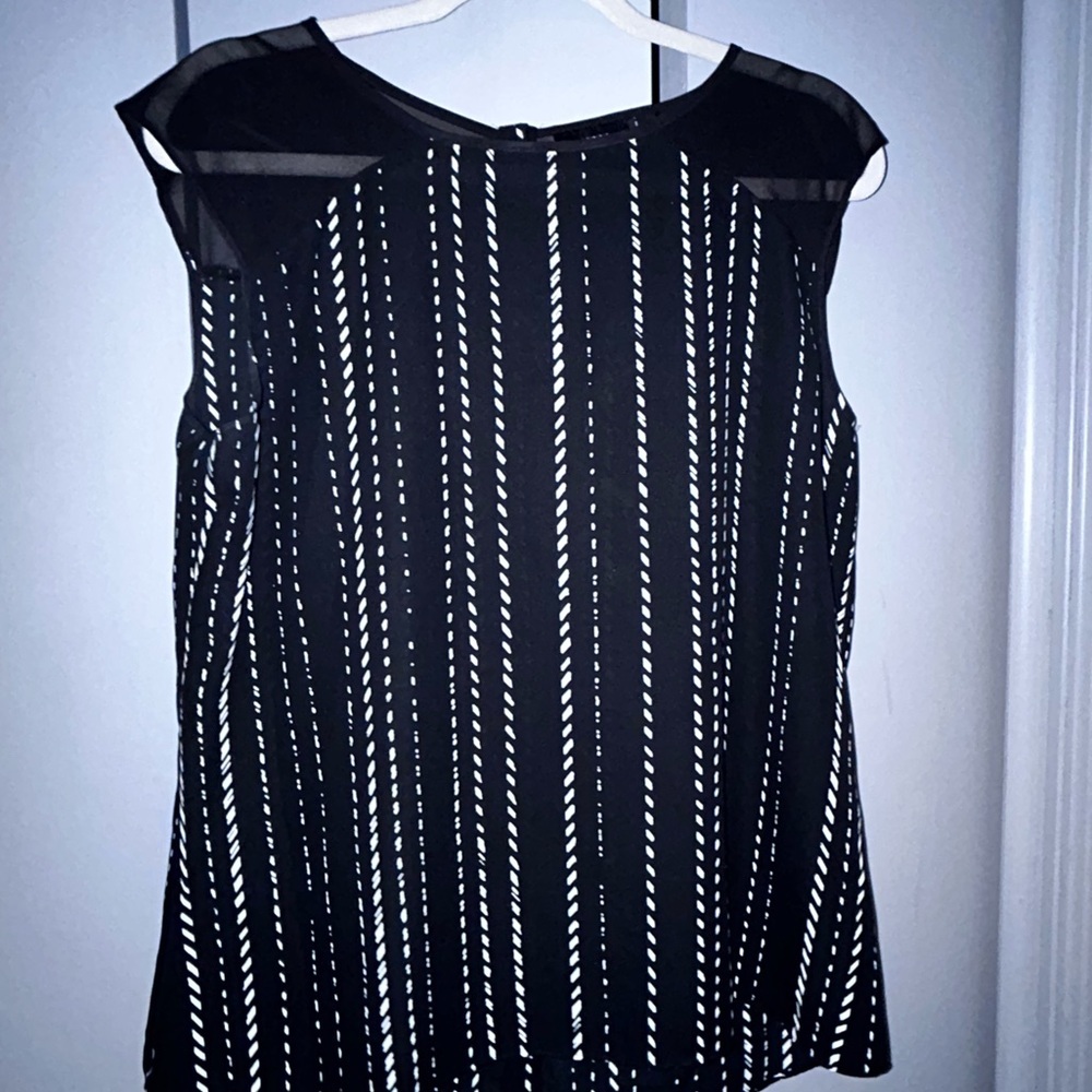 Apt. 9 black white satin sleeveless top with button back L 30% off w ♥️